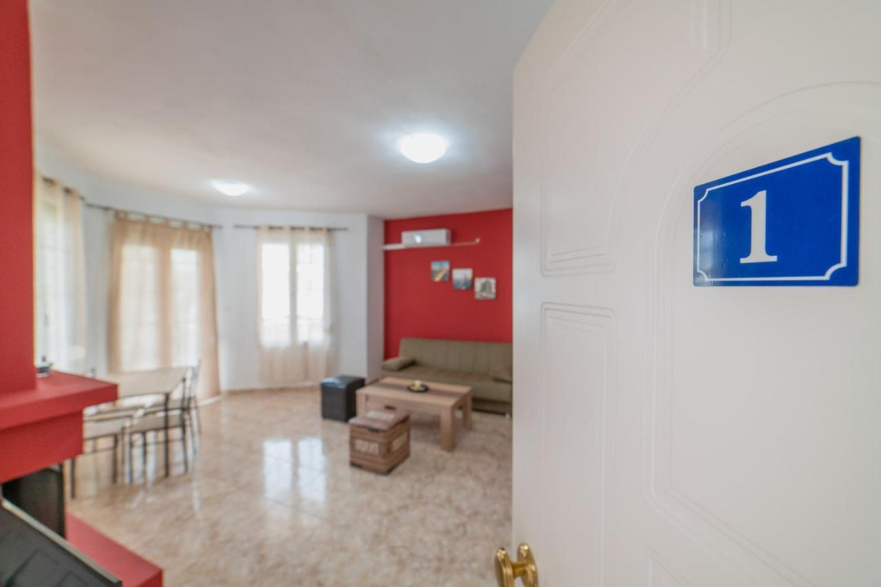 Family Resort 1 โอฟรีนีออน ภายนอก รูปภาพ