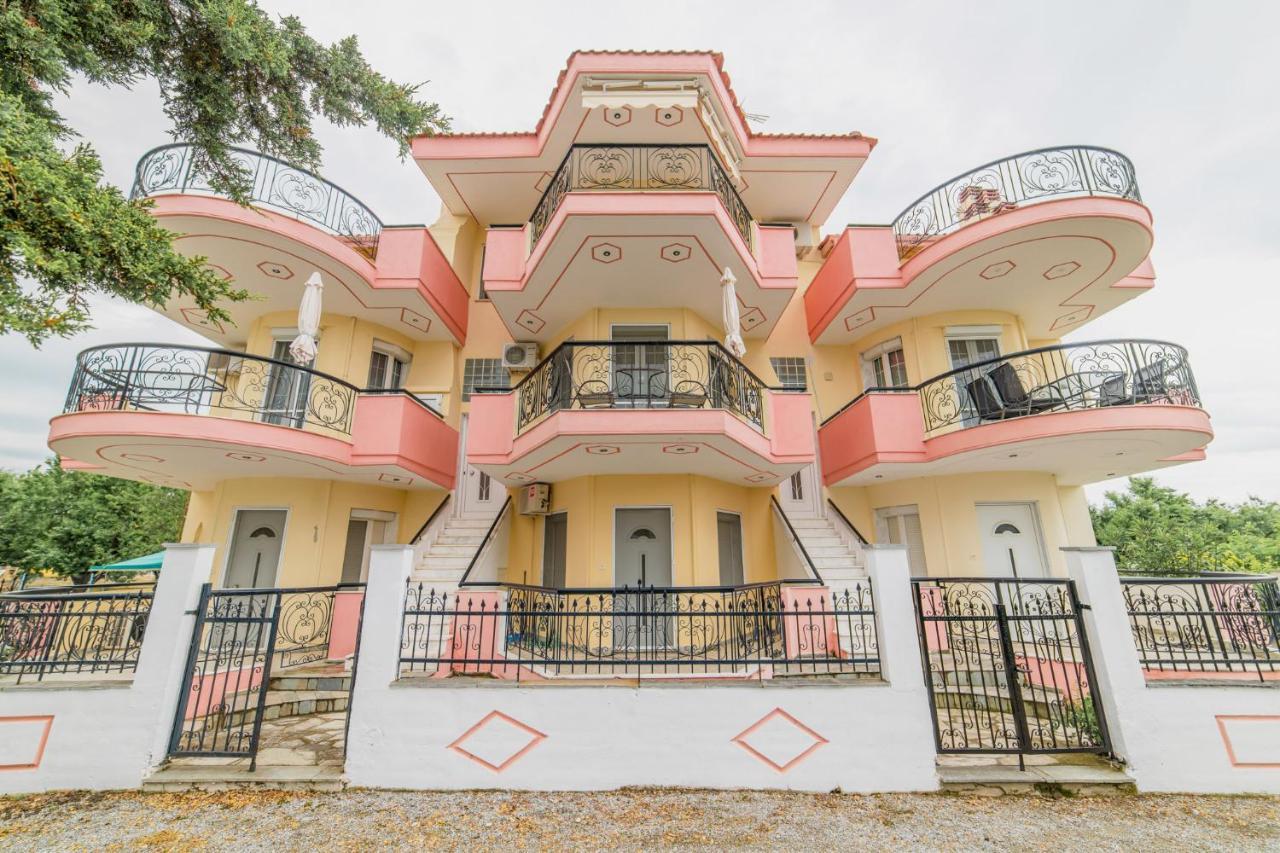 Family Resort 1 โอฟรีนีออน ภายนอก รูปภาพ